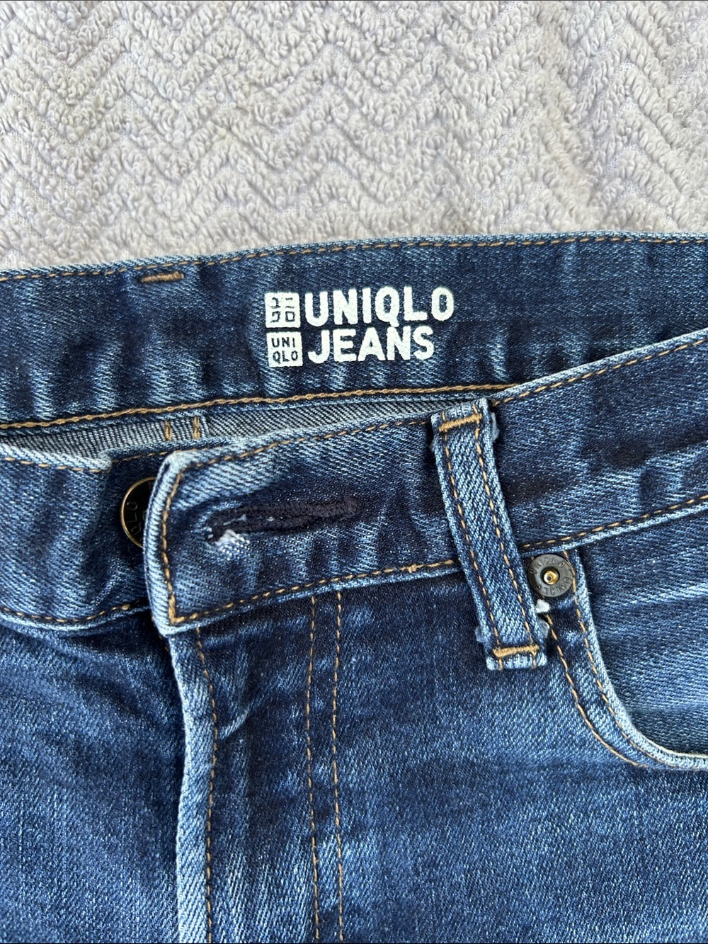 Uniqlo UNISEX Indigo Slim Straight Jeans